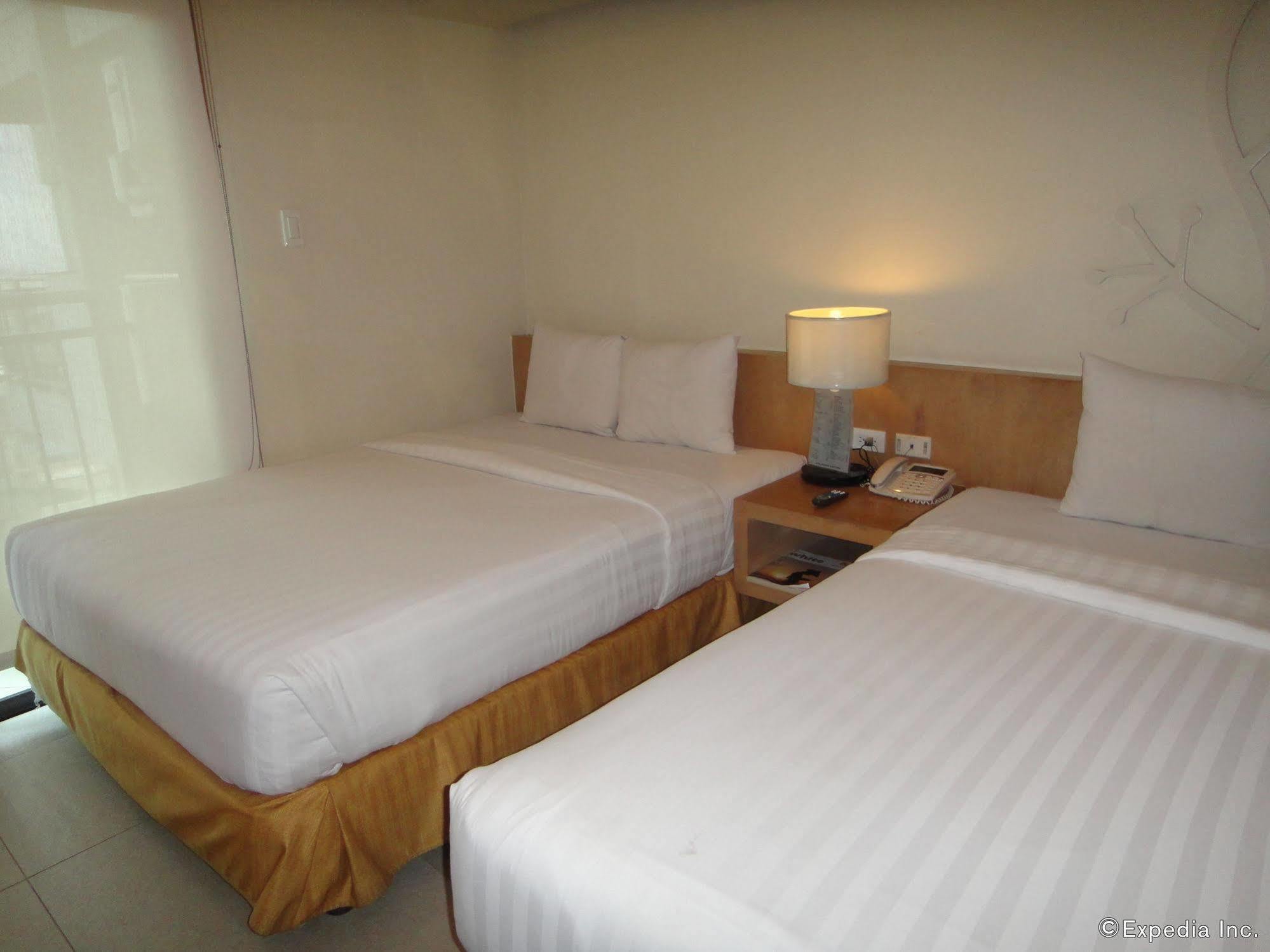 City Suites Ramos Tower Cebu Exteriör bild