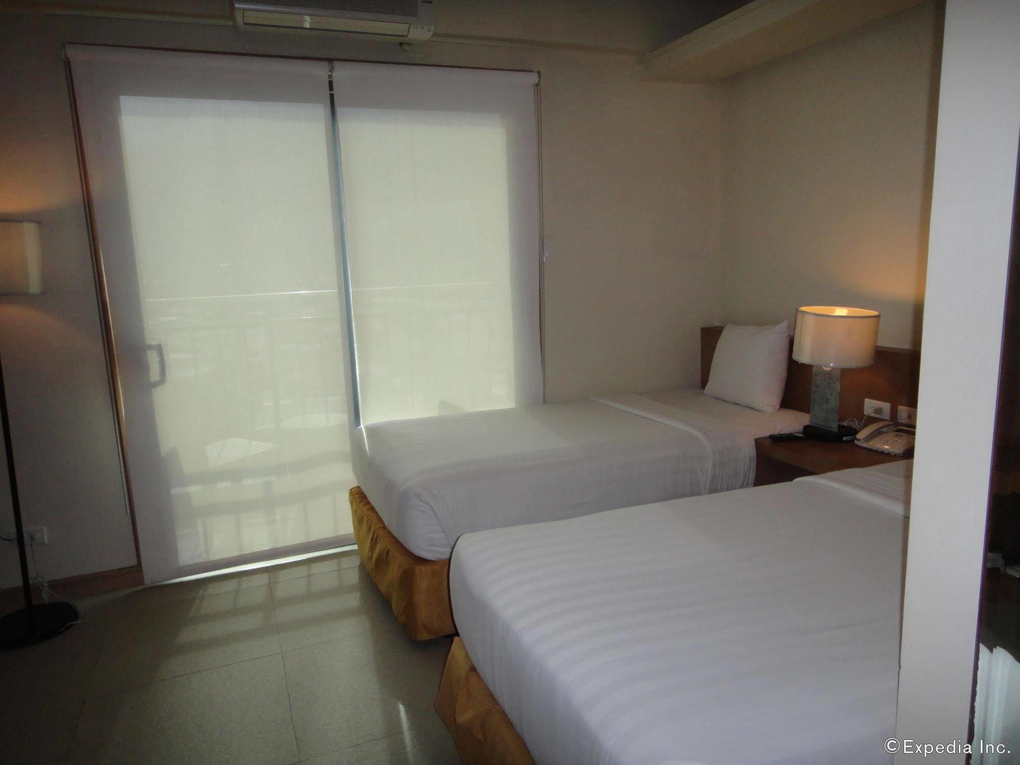 City Suites Ramos Tower Cebu Exteriör bild