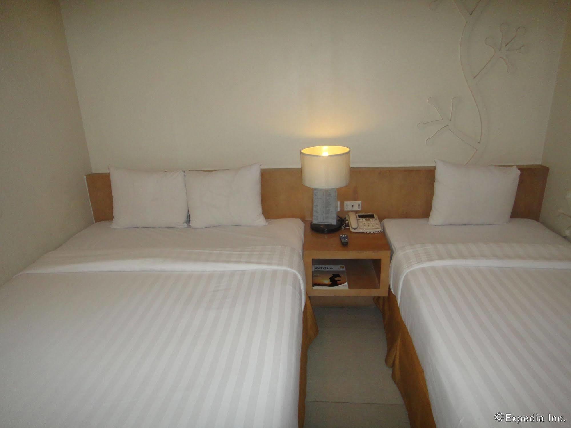 City Suites Ramos Tower Cebu Exteriör bild