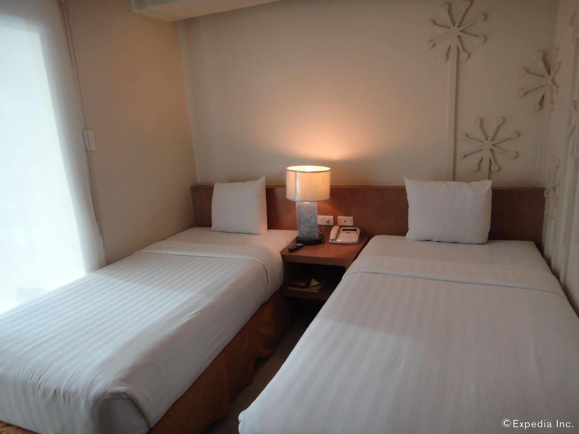 City Suites Ramos Tower Cebu Exteriör bild