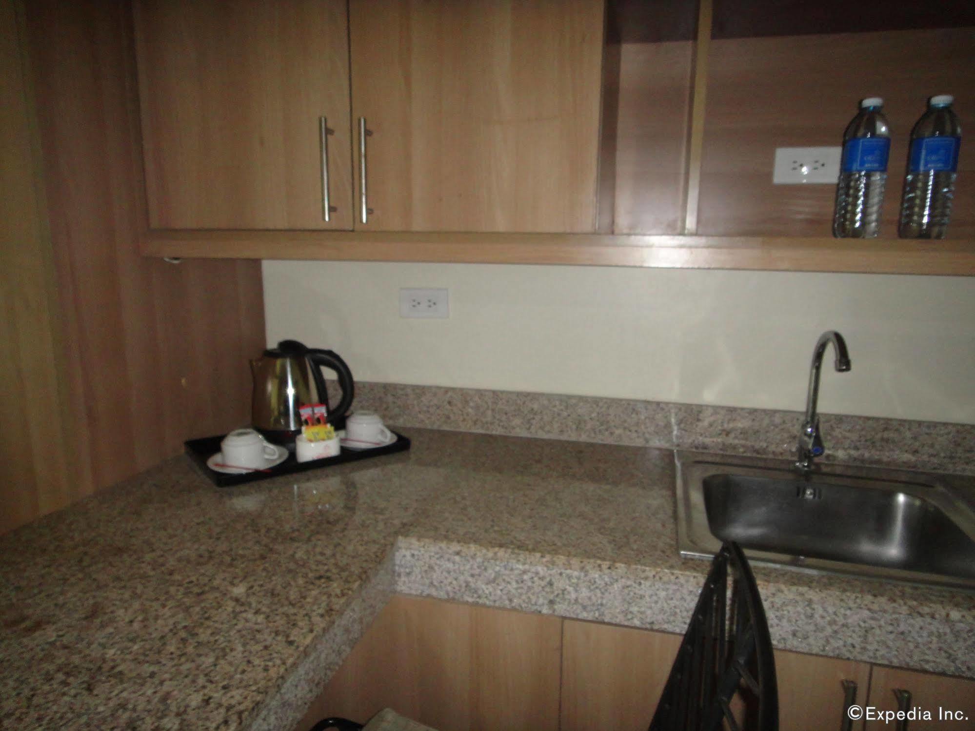City Suites Ramos Tower Cebu Exteriör bild
