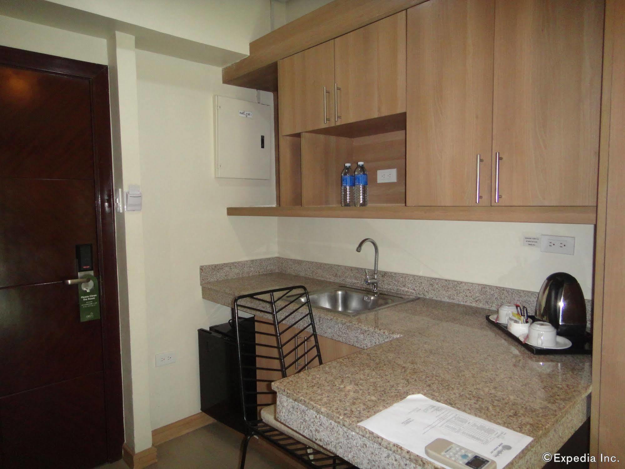 City Suites Ramos Tower Cebu Exteriör bild