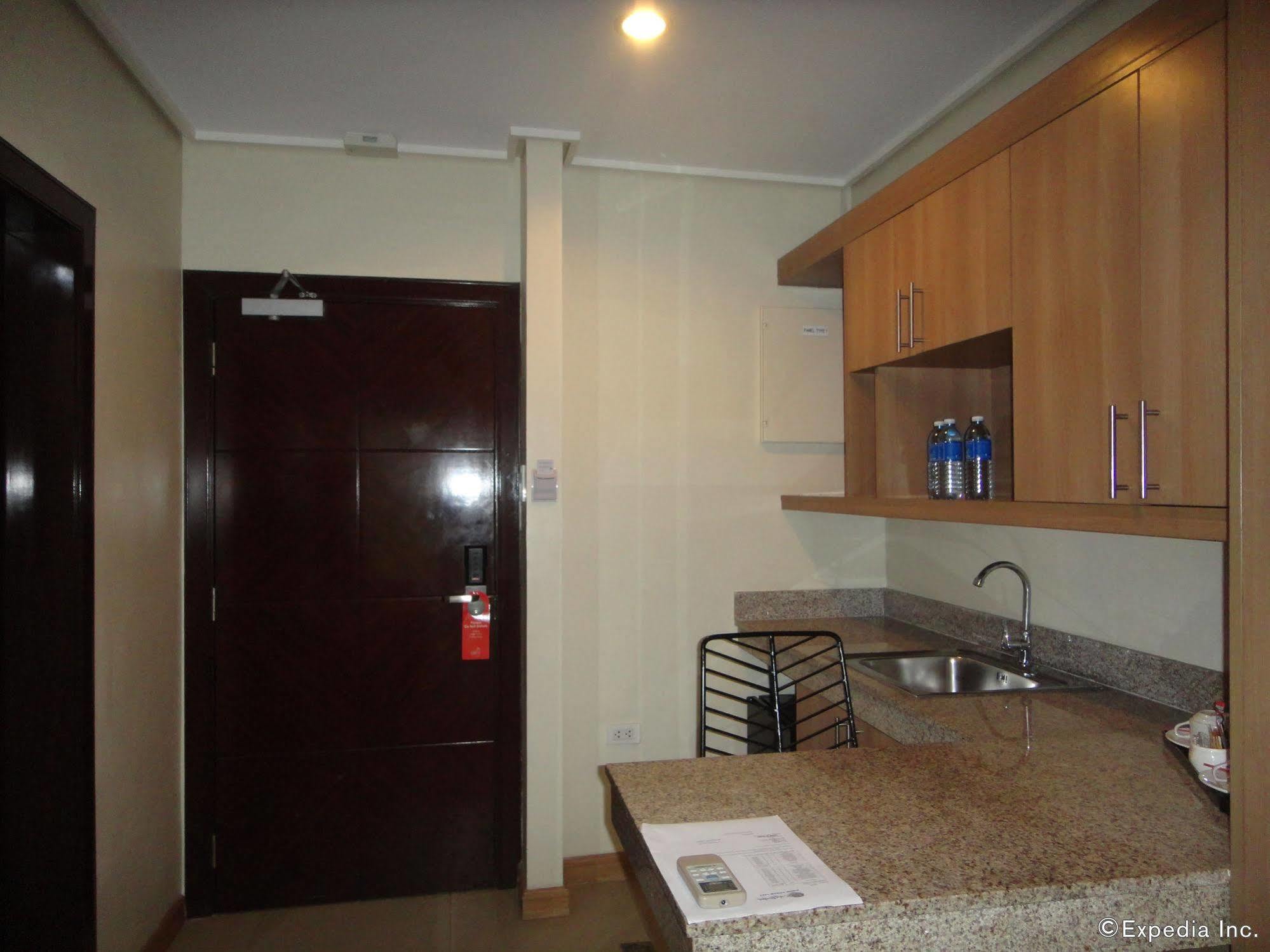 City Suites Ramos Tower Cebu Exteriör bild