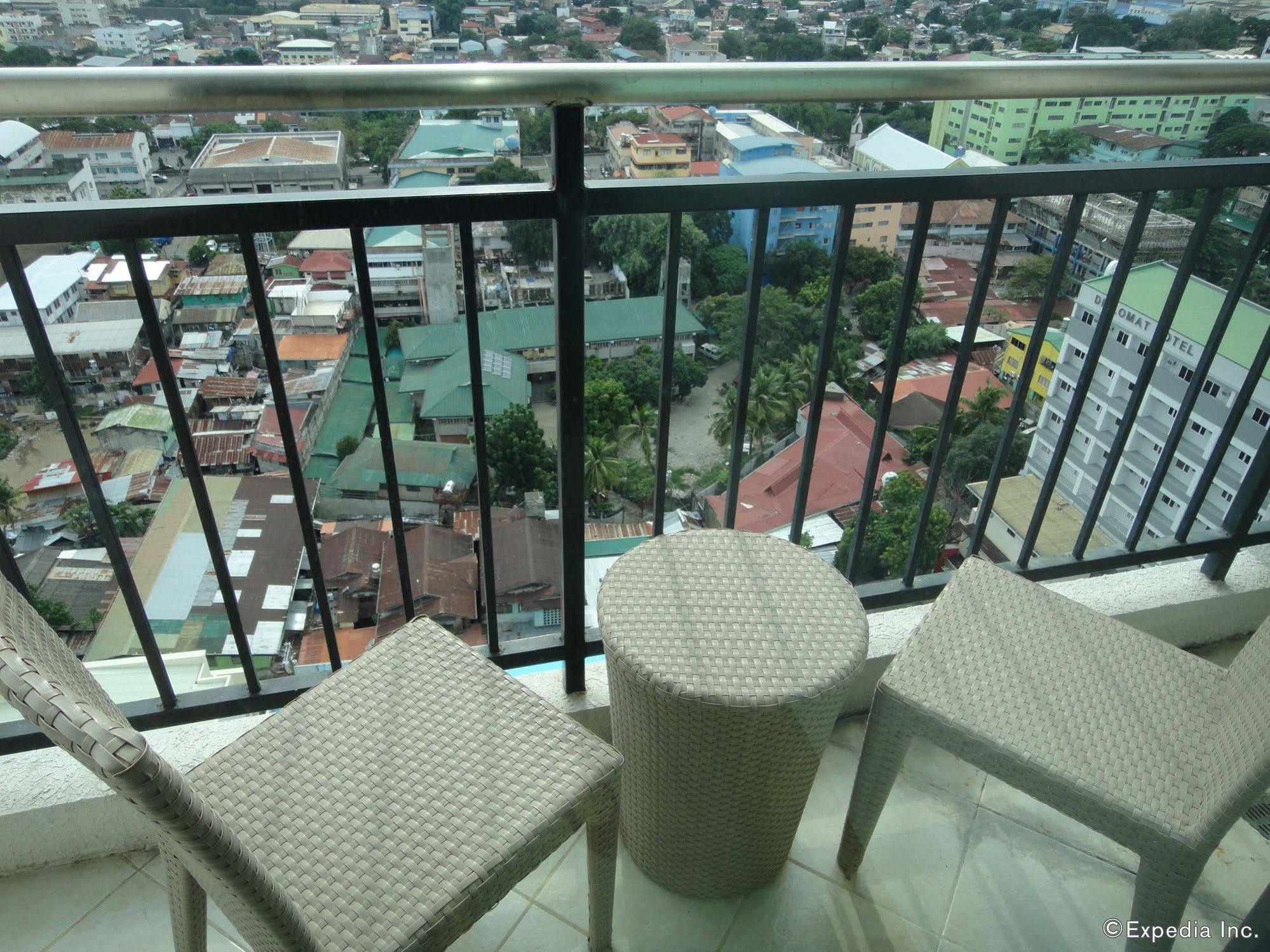 City Suites Ramos Tower Cebu Exteriör bild