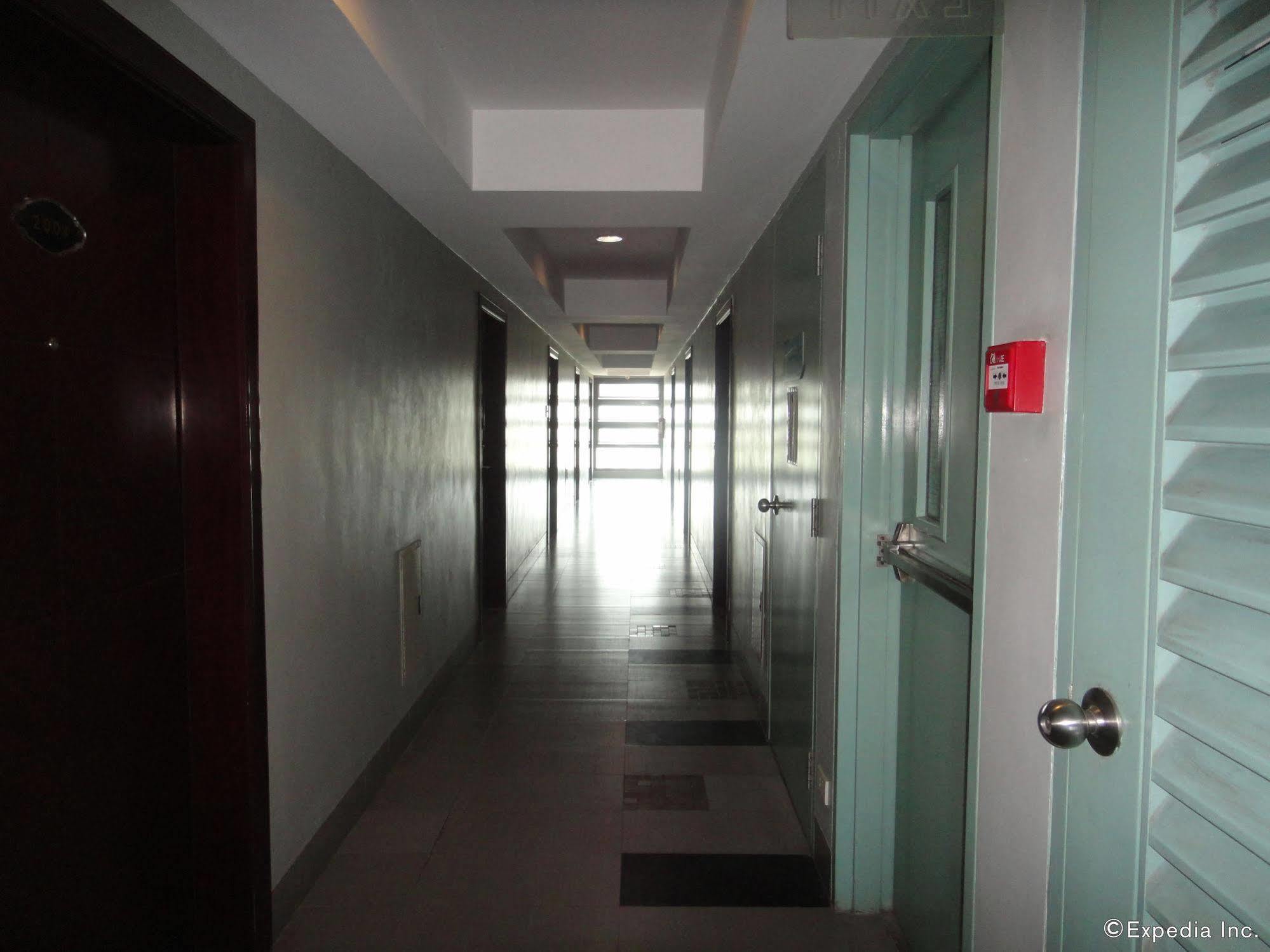 City Suites Ramos Tower Cebu Exteriör bild